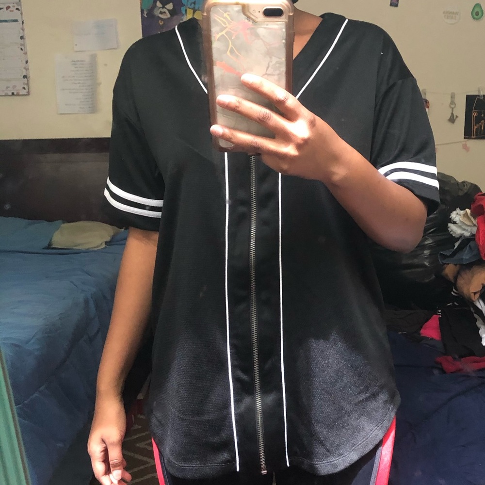 A front zipper jersey